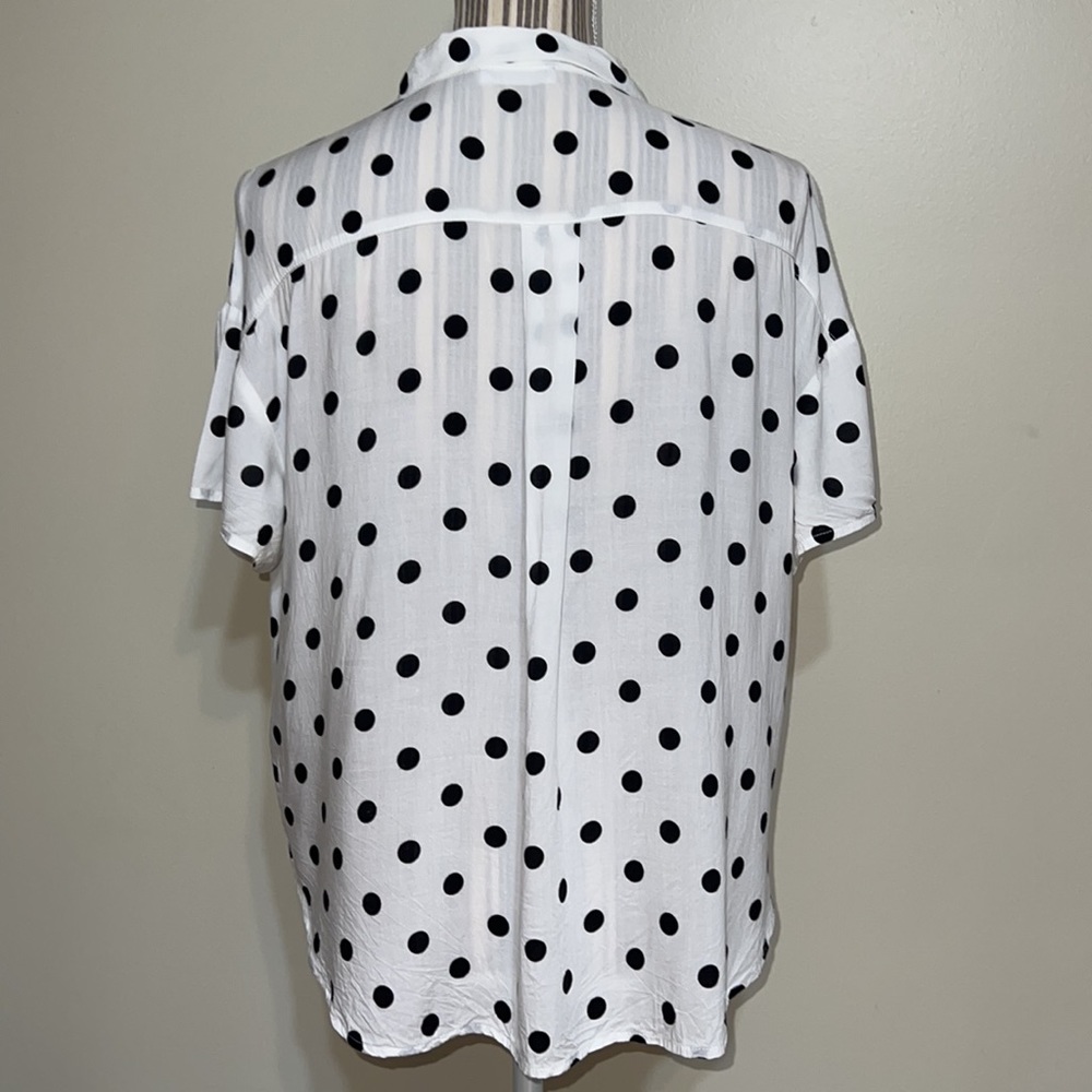 * Lush White w/Black Polka Dots Button Down Tie Front Top Size Large - Picture 3 of 8